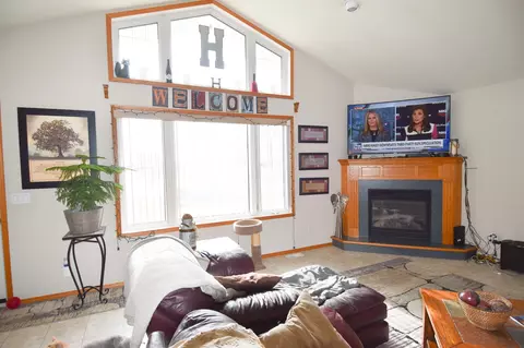 Living - 411 Sutton St, Argyle, MN 56713 photo 4 of 9