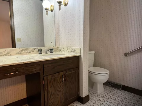 Bath - 730 N Park Pl, Saint Cloud, MN 56301 photo 2 of 6