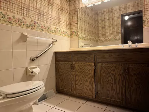 Bath - 730 N Park Pl, Saint Cloud, MN 56301 photo 1 of 6