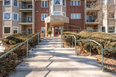 32 11th Ave S #205, Hopkins, MN 55343