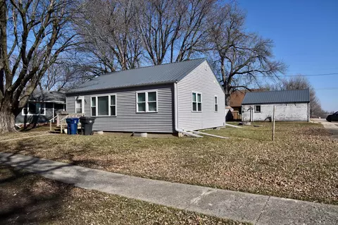 662 Poplar St, Ocheyedan, IA 51354