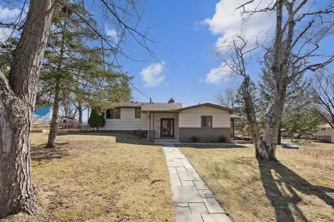 8201 Julianne Ter, Golden Valley, MN 55427