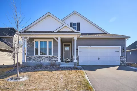 2221 Avalon Ct, Shakopee, MN 55379