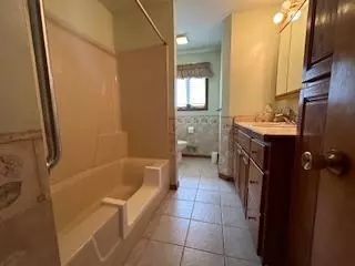 Bath - 638 E Boundary St, Ely, MN 55731 photo 3 of 3