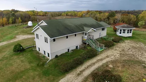 3239 Winding Creek Rd, La Crescent, MN 55947