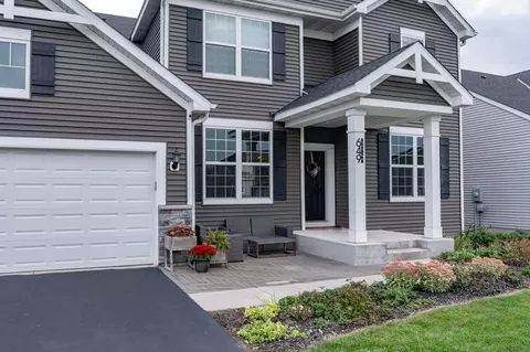 649 Devine Dr, New Brighton, MN 55112 photo 2