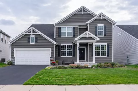 649 Devine Dr, New Brighton, MN 55112