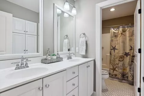 Bath - 6348 Aster Trl, Excelsior, MN 55331 photo 4 of 5