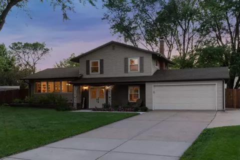 2201 Sierra Dr, White Bear Lake, MN 55110
