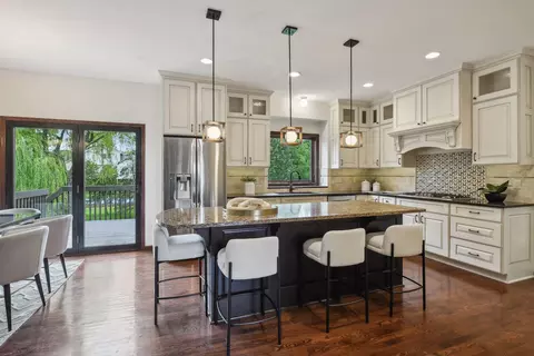 14287 Freeport Trl, Apple Valley, MN 55124