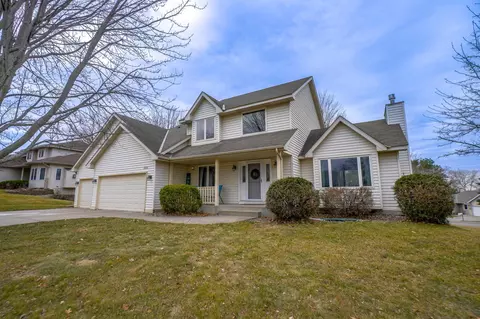 1151 Lakewood Dr S, Maplewood, MN 55119