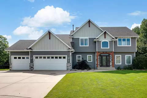 2568 S Park Pl, Hastings, MN 55033