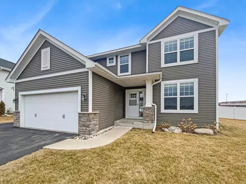 7598 Waterlily Way, Shakopee, MN 55379