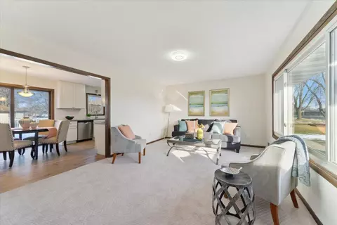 706 Adams St S, Shakopee, MN 55379