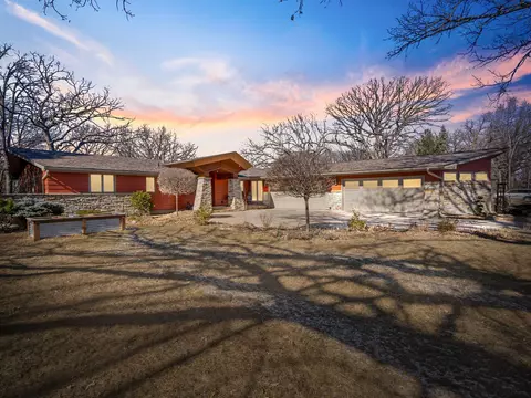 2425 Vale Crest Rd, Golden Valley, MN 55422