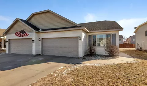 1933 Knollwood Cir, Saint Cloud, MN 56303