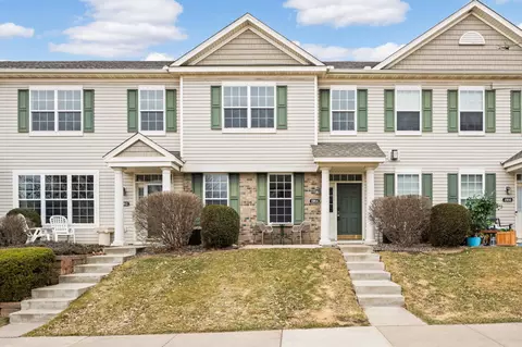 1984 Clover Ridge Dr, Chaska, MN 55318