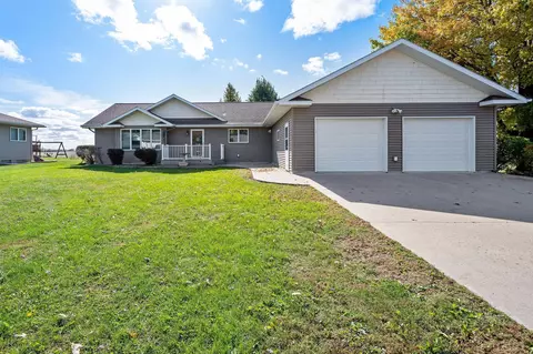 805 E 2nd St N, Truman, MN 56088