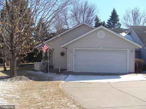 1079 Riverwood Ct, Hastings, MN 55033