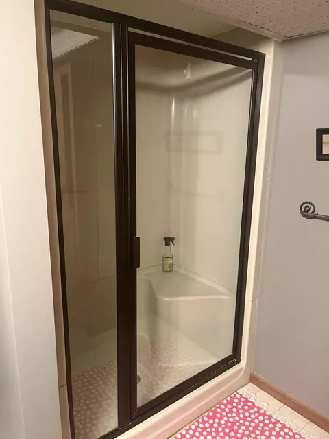 Bath - 1187 River Rd, Windom, MN 56101 photo 6 of 6