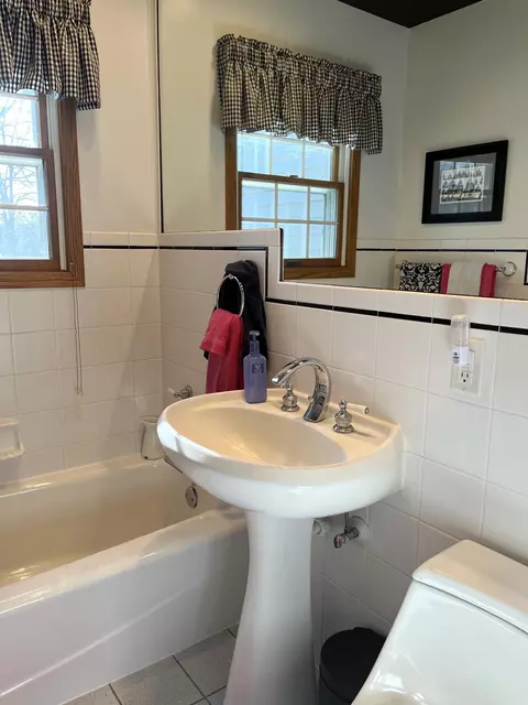 Bath - 1187 River Rd, Windom, MN 56101 photo 1 of 6