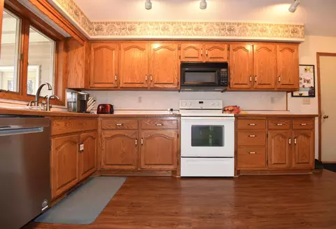 Kitchen - 7459 140th St, Milaca, MN 56353 photo 3 of 5