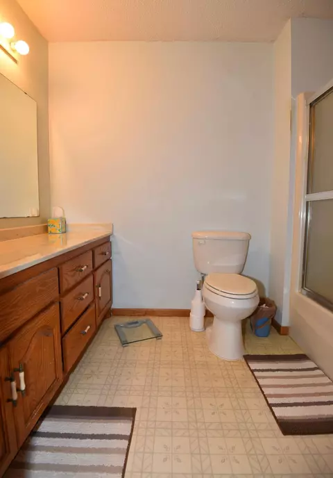 Bath - 7459 140th St, Milaca, MN 56353 photo 1 of 3