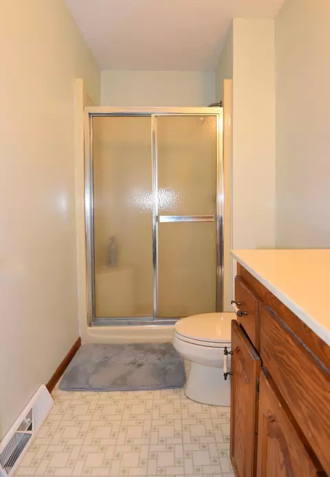 Bath - 7459 140th St, Milaca, MN 56353 photo 2 of 3