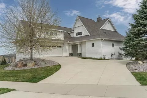 3806 Stone Point Dr NE, Rochester, MN 55906