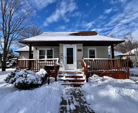 609 Arnold Ave N, Thief River Falls, MN 56701