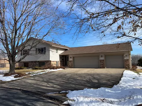 9825 Oakland Ave S, Bloomington, MN 55420