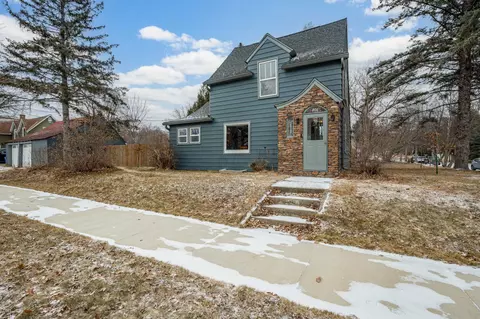 802 NE 2nd Ave, Grand Rapids, MN 55744