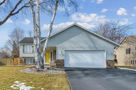 1439 Blackhawk Lake Dr, Eagan, MN 55122