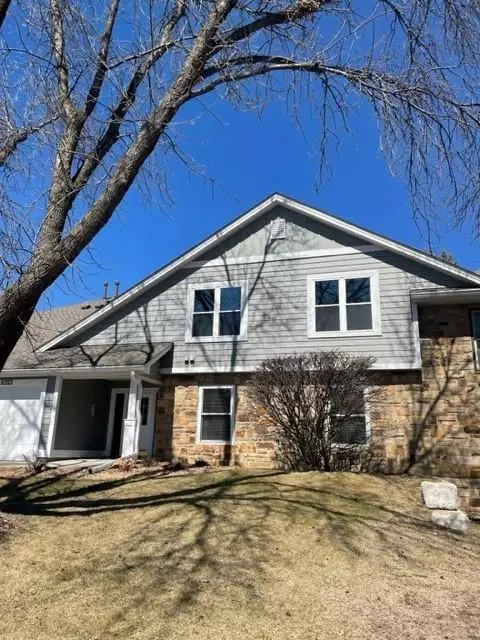 6900 Langford Dr, Edina, MN 55436