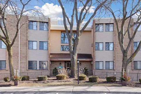 1887 Silver Bell Rd #301, Eagan, MN 55122