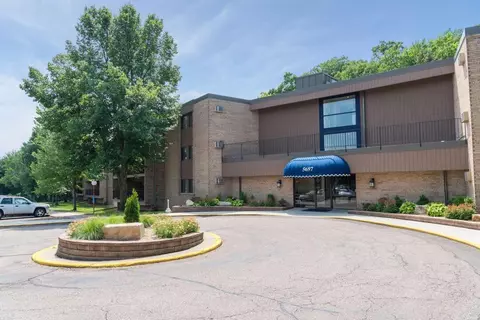 5697 Green Circle Dr #118, Minnetonka, MN 55343