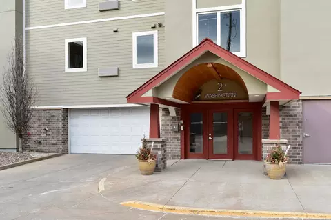 2 Washington St #403, Winona, MN 55987