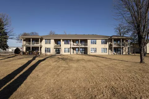 502 W Lake Dr #205, Detroit Lakes, MN 56501