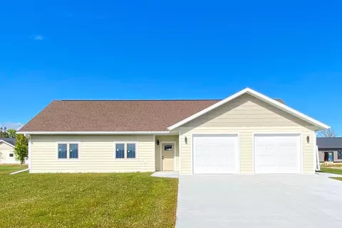511 Garfield St SE, Warroad, MN 56763