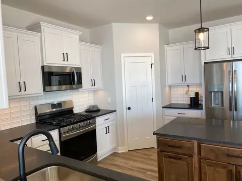 2043 Tamarack Rd, Carver, MN 55315