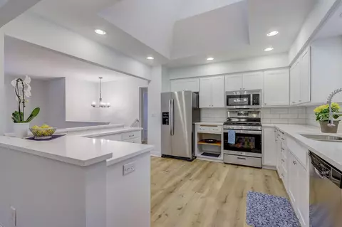 1260 Stephen Ln, Chaska, MN 55318