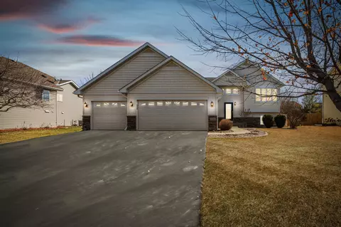 2212 Coldwater Xing, Mayer, MN 55360