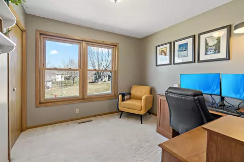 Bedroom - 736 Caribou Ln, Eagan, MN 55123 photo 9 of 10