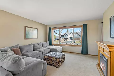 Living - 736 Caribou Ln, Eagan, MN 55123 photo 2 of 8