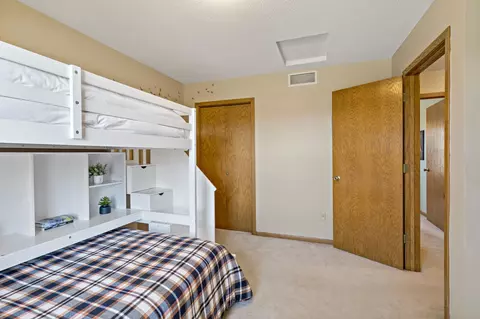 Bedroom - 736 Caribou Ln, Eagan, MN 55123 photo 2 of 10