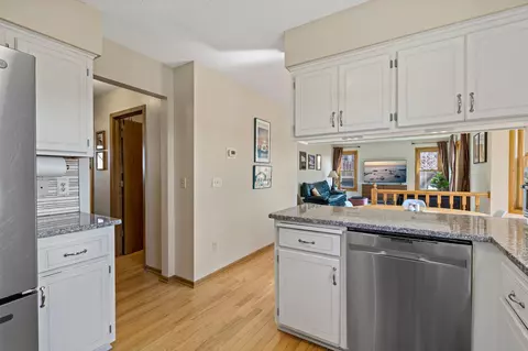 Kitchen - 736 Caribou Ln, Eagan, MN 55123 photo 2 of 3