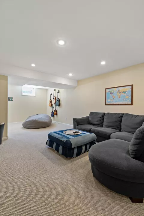 Living - 736 Caribou Ln, Eagan, MN 55123 photo 8 of 8