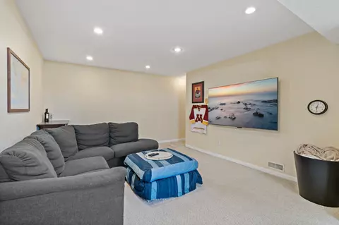 Living - 736 Caribou Ln, Eagan, MN 55123 photo 7 of 8