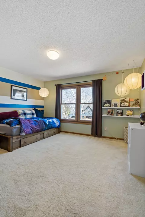 Bedroom - 736 Caribou Ln, Eagan, MN 55123 photo 8 of 10