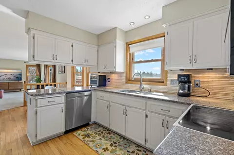 Kitchen - 736 Caribou Ln, Eagan, MN 55123 photo 1 of 3